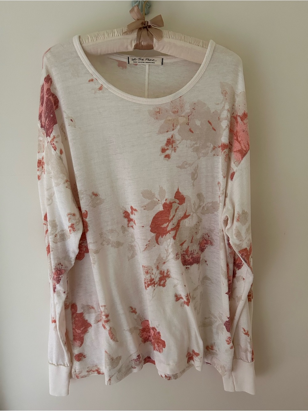 We The Free “Arielle” Faded Rose Long Sleeve Top in Ivory 
Size: S 
GUC